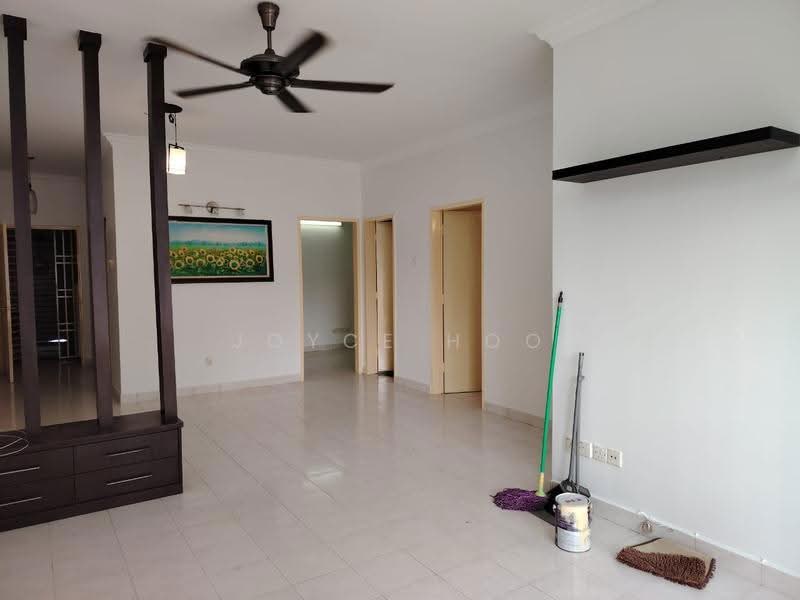 Pangsapuri untuk Dijual di Puteri Bayu Apartment - Joyce Hoo - Living Room - PropertyGuru.com.my