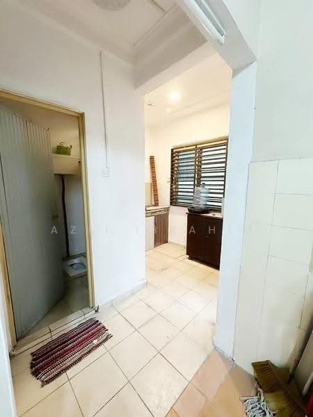 2-storey Terraced House for Sale in Bandar Rinching Seksyen 4 (Semenyih) - Azli Ibrahim - Bathroom - PropertyGuru.com.my