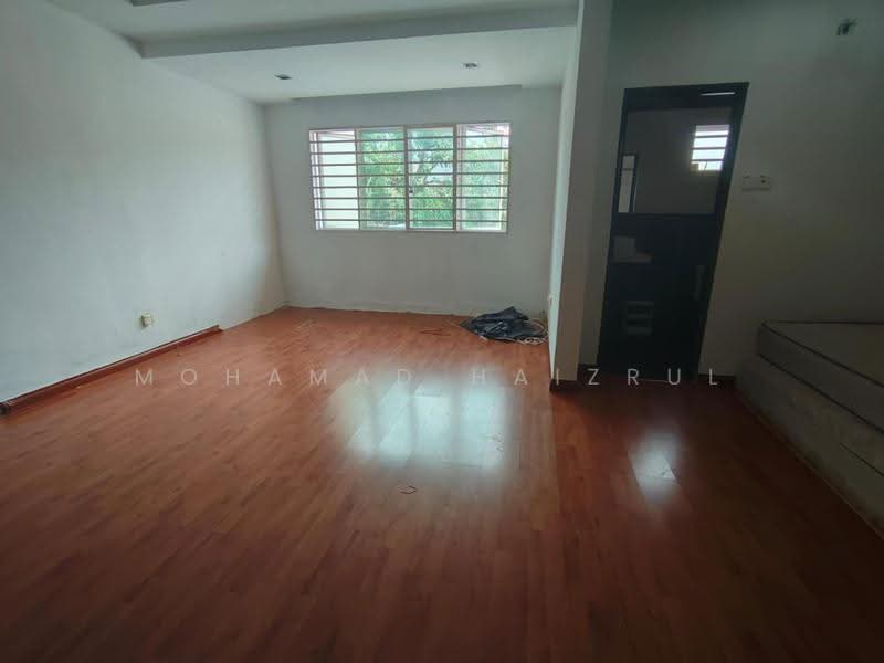 2-storey Terraced House for Sale in Taman Alam Megah (Shah Alam) - Mohamad Haizrul - Living Room - PropertyGuru.com.my
