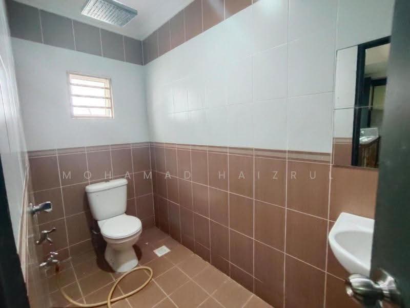 2-storey Terraced House for Sale in Taman Alam Megah (Shah Alam) - Mohamad Haizrul - Bathroom - PropertyGuru.com.my