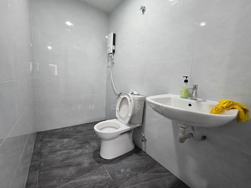 1-storey Terraced House for Rent in Ujong Pasir (Melaka) - YM Chong - Bathroom - PropertyGuru.com.my