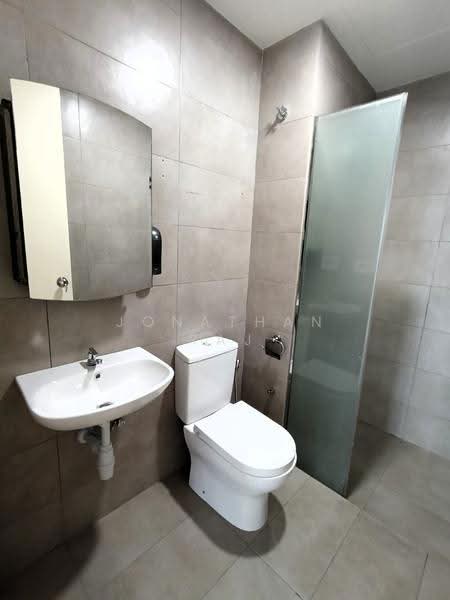 Kediaman Servis untuk Dijual di KL Traders Square - Jonathan Raj - Bathroom - PropertyGuru.com.my