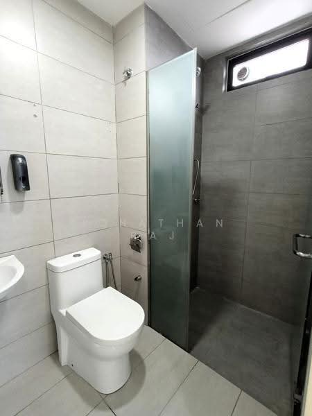 Kediaman Servis untuk Dijual di KL Traders Square - Jonathan Raj - Bathroom - PropertyGuru.com.my