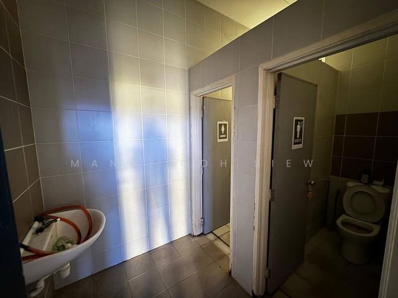 Kilang untuk Disewa di Taman Perniagaan Setia (Johor Bahru) - Mandy Goh Siew Li - Bathroom - PropertyGuru.com.my