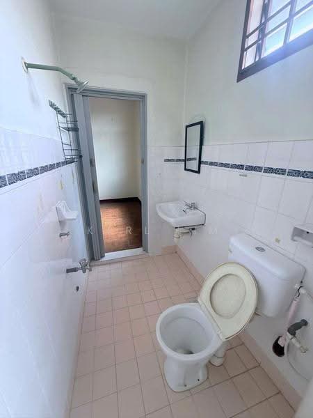Semi-Detached House for Sale in Taman Megah Ria (Masai) - Karl Lim - Bathroom - PropertyGuru.com.my