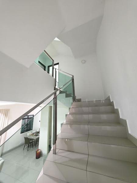 Cluster House for Sale in Skudai (Johor) - Gloson Ten - Dining Room - PropertyGuru.com.my