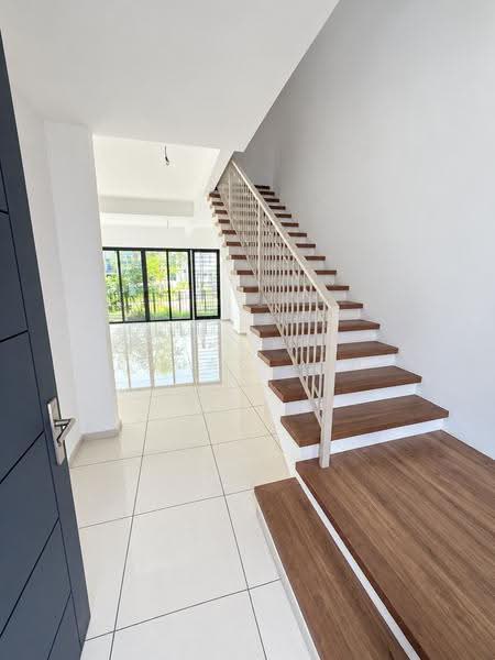 Rumah Teres untuk Dijual di Elmina (Shah Alam) - Lucas Loh - Entrance - PropertyGuru.com.my