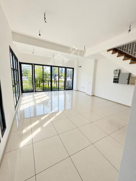 Rumah Teres untuk Dijual di Elmina (Shah Alam) - Lucas Loh - Living Room - PropertyGuru.com.my