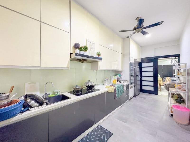 2-storey Terraced House for Sale in Seksyen 33 (Shah Alam) - Mohammad Din Majid - Kitchen - PropertyGuru.com.my