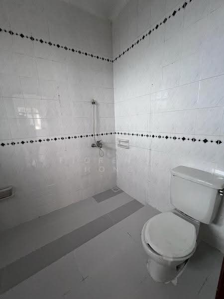 Semi-Detached House for Sale in Perling (Johor) - Florence Hong - Bathroom - PropertyGuru.com.my