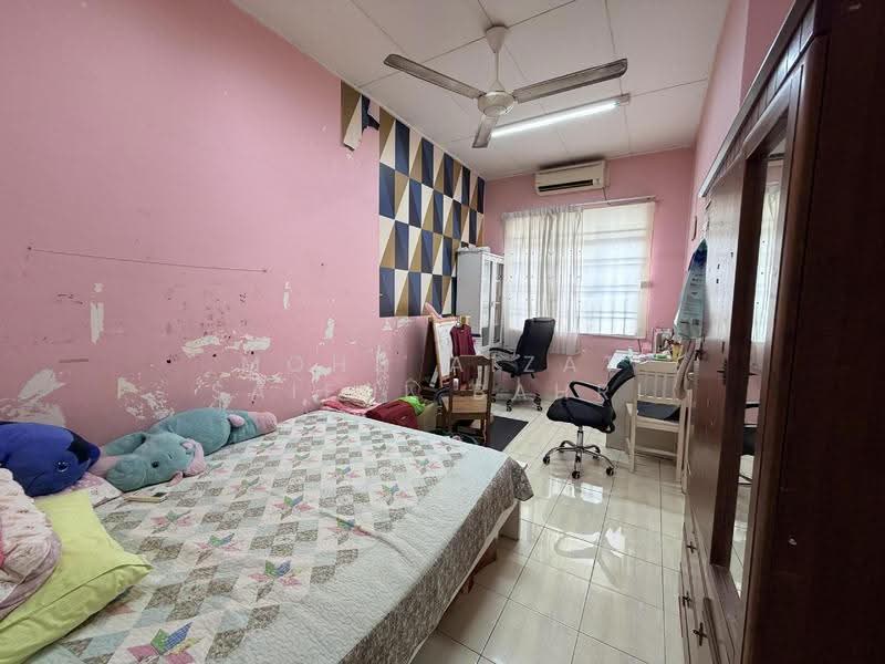 2-storey Terraced House for Sale in Bandar Bukit Puchong 2 (Puchong) - Mohd Aizat Saiful Bahri - Bedroom - PropertyGuru.com.my