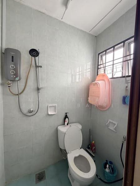 2-storey Terraced House for Sale in Bandar Bukit Puchong 2 (Puchong) - Mohd Aizat Saiful Bahri - Bathroom - PropertyGuru.com.my