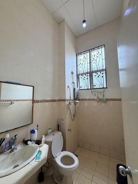 2-storey Terraced House for Sale in Bandar Bukit Puchong 2 (Puchong) - Mohd Aizat Saiful Bahri - Bathroom - PropertyGuru.com.my