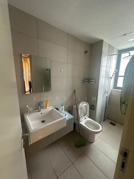 Kediaman Servis untuk Dijual di Sfera Residency - Elyse Lim - Bathroom - PropertyGuru.com.my