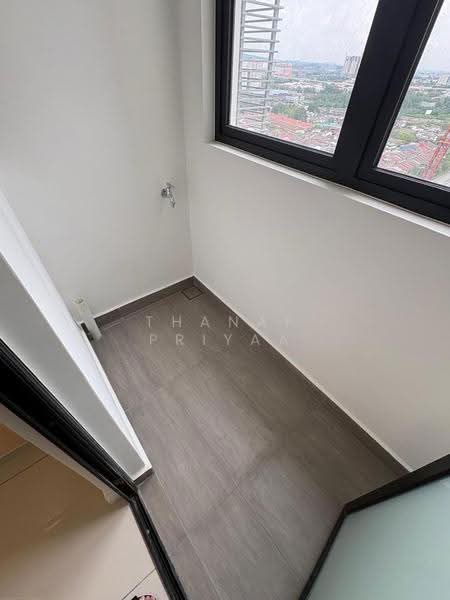 Kediaman Servis untuk Disewa di SouthPlace Residences @ Tropicana Metropark - Thanap Priyaa - Balcony - PropertyGuru.com.my