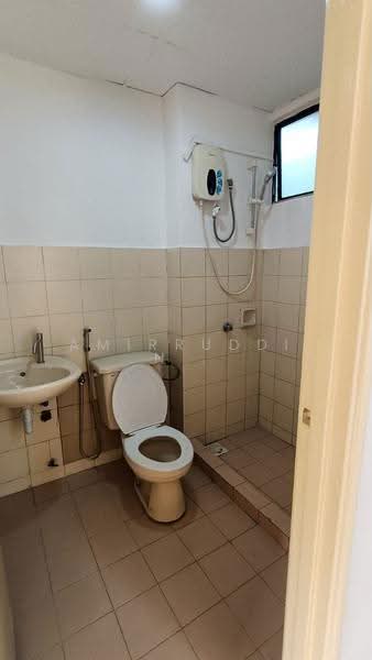Condominium for Rent at Cyberia Smart Homes - Amirruddin . - Bathroom - PropertyGuru.com.my