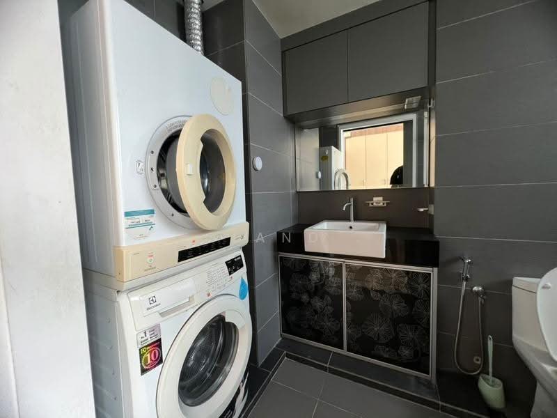 Kediaman Servis untuk Disewa di Tropez Residences - Yoland . - Bathroom - PropertyGuru.com.my