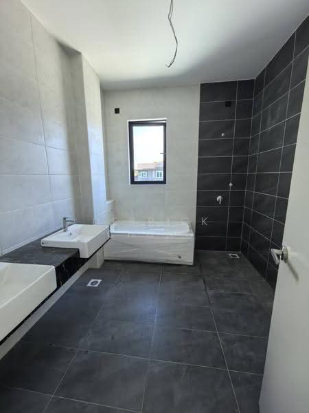 Semi-Detached House for Sale in Ipoh (Perak) - Derrick Chung - Bathroom - PropertyGuru.com.my