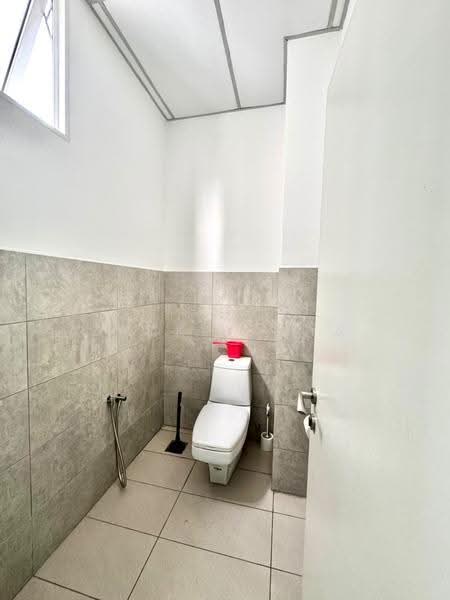 Pejabat untuk Dijual di Petaling Jaya (Selangor) - Zack Yahya - Bathroom - PropertyGuru.com.my
