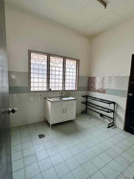 Rumah Teres 1.5-Tingkat untuk Disewa di Usj 12 (Subang Jaya) - Alan Wong - Kitchen - PropertyGuru.com.my