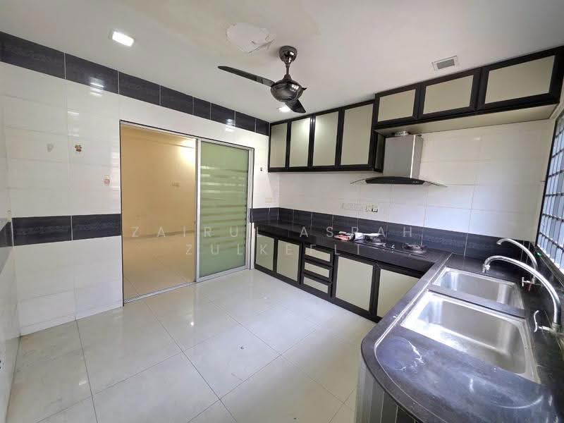 Rumah Teres 2-Tingkat untuk Dijual di Kajang (Selangor) - Zairul Asrah Zulkefli - Kitchen - PropertyGuru.com.my