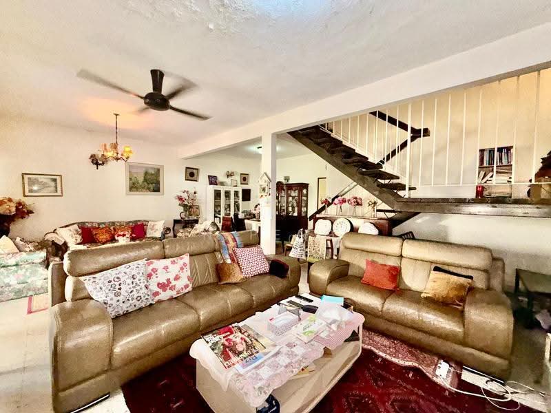2-storey Terraced House for Sale in Taman Tun Dr Ismail (Kuala Lumpur) - Yin Peng . - Living Room - PropertyGuru.com.my
