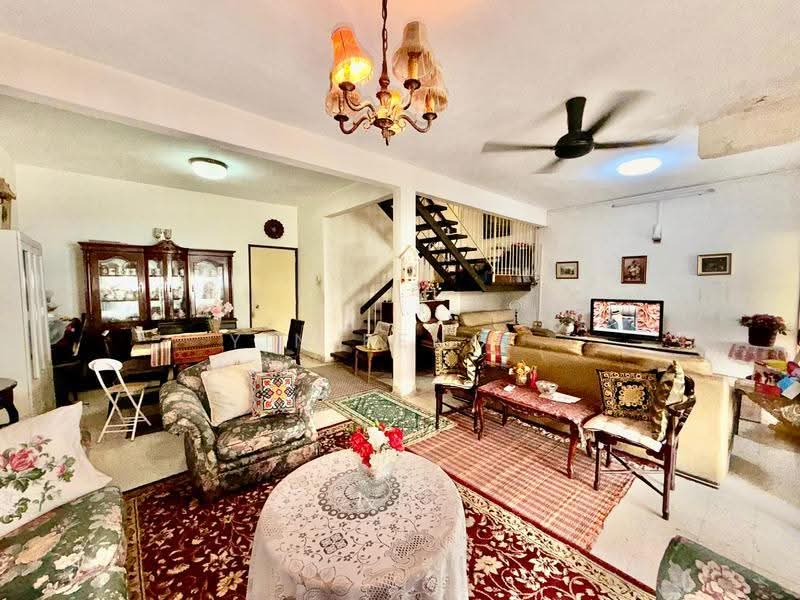2-storey Terraced House for Sale in Taman Tun Dr Ismail (Kuala Lumpur) - Yin Peng . - Living Room - PropertyGuru.com.my