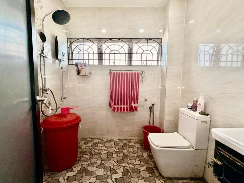 2-storey Terraced House for Sale in Taman Tun Dr Ismail (Kuala Lumpur) - Yin Peng . - Bathroom - PropertyGuru.com.my