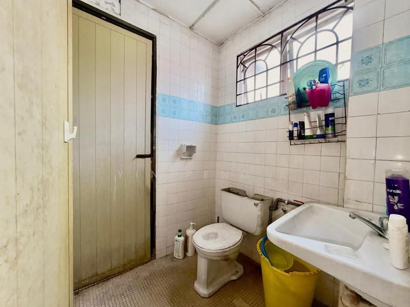 2-storey Terraced House for Sale in Taman Tun Dr Ismail (Kuala Lumpur) - Yin Peng . - Bathroom - PropertyGuru.com.my