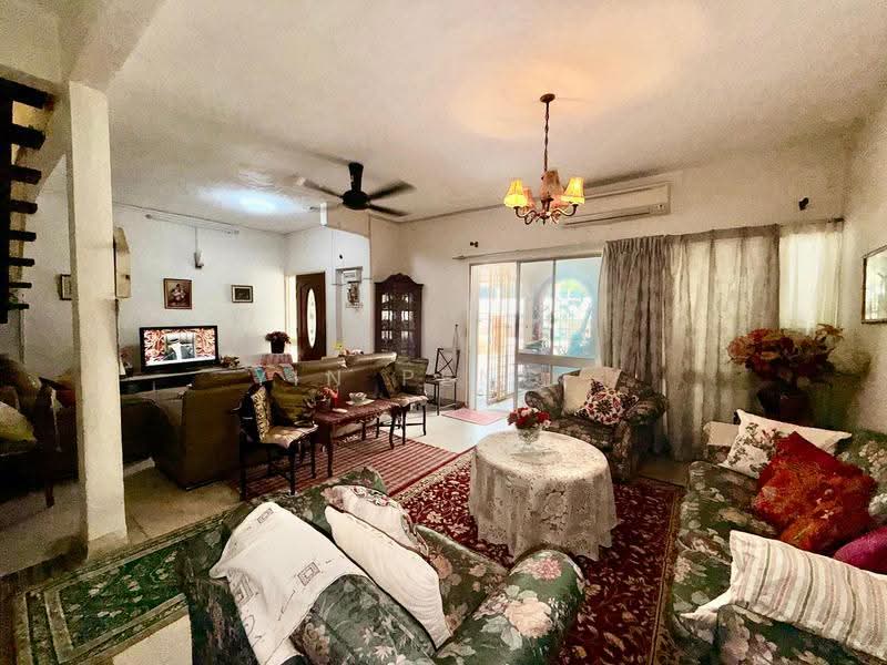 2-storey Terraced House for Sale in Taman Tun Dr Ismail (Kuala Lumpur) - Yin Peng . - Living Room - PropertyGuru.com.my