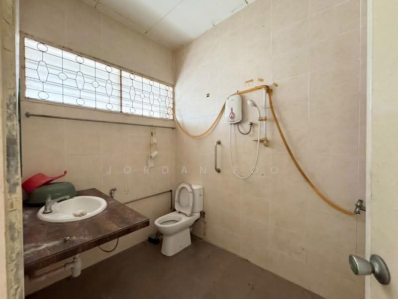 Rumah Teres 2-Tingkat untuk Disewa di Gelugor (Penang) - Jordan Foo - Bathroom - PropertyGuru.com.my