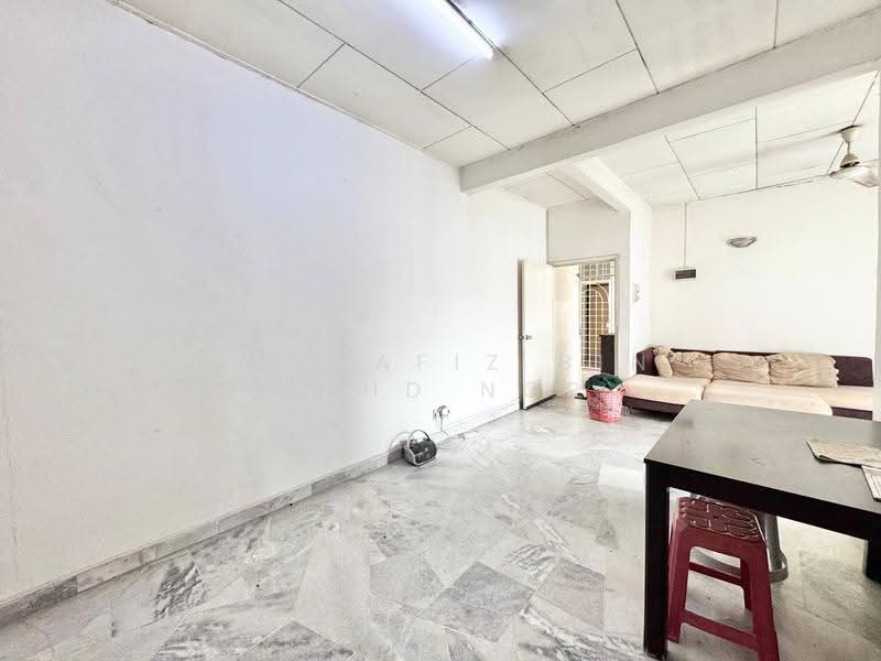 Apartment for Sale at Subang Perdana Goodyear Court 6 - Norhafiz Bin Mohd Nor - Living Room - PropertyGuru.com.my