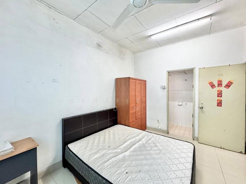 Apartment for Sale at Subang Perdana Goodyear Court 6 - Norhafiz Bin Mohd Nor - Bedroom - PropertyGuru.com.my