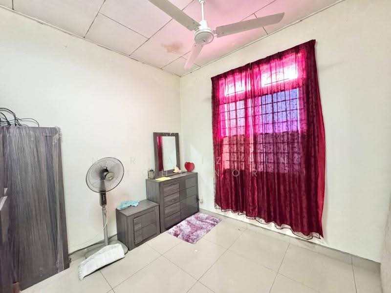 Apartment for Sale at Subang Perdana Goodyear Court 6 - Norhafiz Bin Mohd Nor - Bedroom - PropertyGuru.com.my