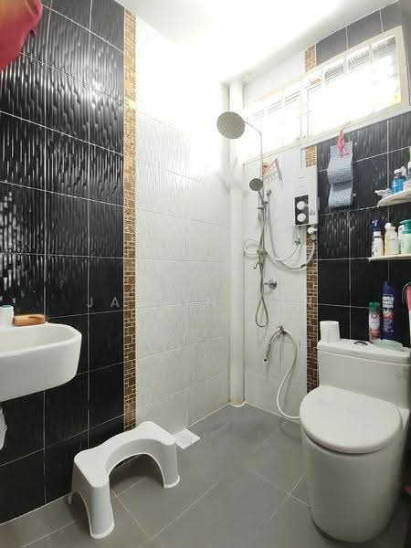Semi-Detached House for Sale in Taman Rinting (Masai) - Jaslyn Tan - Bathroom - PropertyGuru.com.my