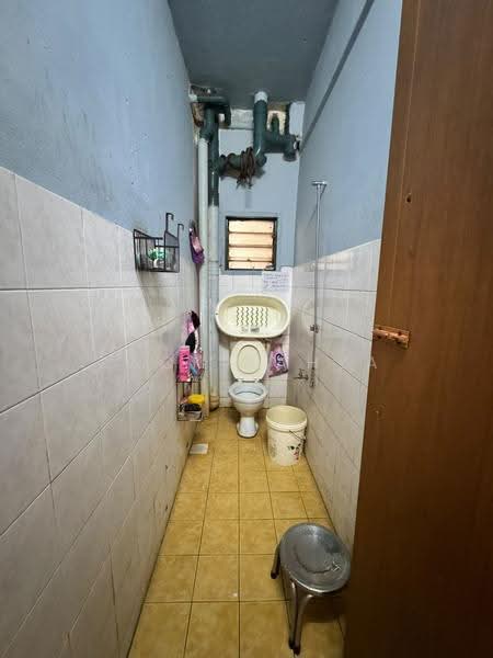 Rumah Flat untuk Dijual di Pangsapuri Jati - Zack Yahya - Bathroom - PropertyGuru.com.my