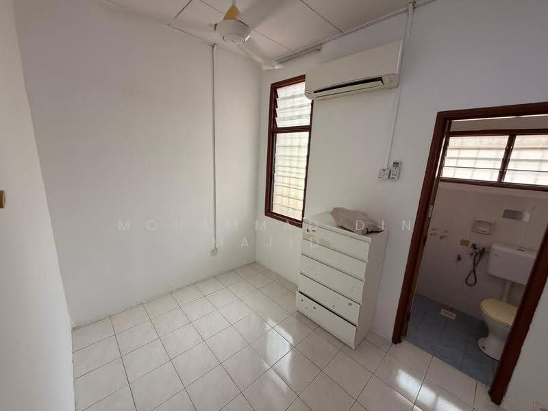 2-storey Terraced House for Sale in Jenjarom (Selangor) - Mohammad Din Majid - Bathroom - PropertyGuru.com.my