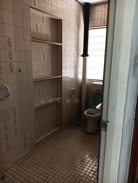 Apartment for Sale at Kampar Road Apartment - Leong . - Bathroom - PropertyGuru.com.my