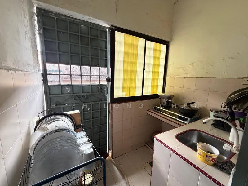 1-storey Terraced House for Sale in Johor Bahru (Johor) - Shieh Long Chen - Kitchen - PropertyGuru.com.my