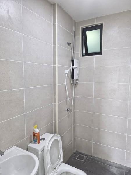 Kediaman Servis untuk Disewa di B11 Parkland Residence - CK Ng - Bathroom - PropertyGuru.com.my