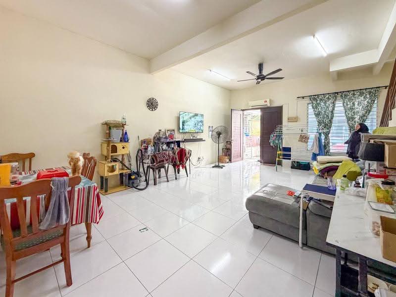 2-storey Terraced House for Sale in Seksyen 32 (Shah Alam) - Mohammad Din Majid - Living Room - PropertyGuru.com.my