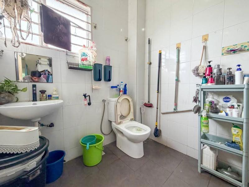 2-storey Terraced House for Sale in Seksyen 32 (Shah Alam) - Mohammad Din Majid - Bathroom - PropertyGuru.com.my