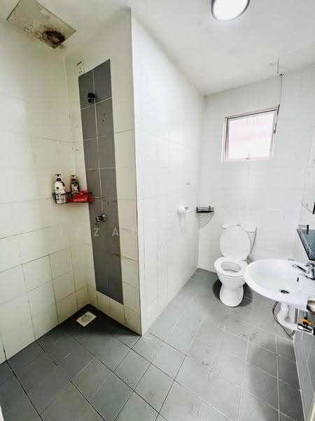 Kondominium untuk Dijual di Kristal Heights - Izzah Alias - Bathroom - PropertyGuru.com.my