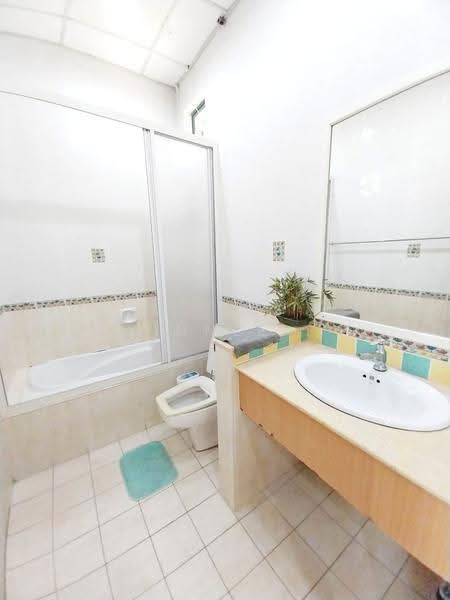 Kondominium untuk Dijual di Tanjung Park Condominium - Xinnee . - Bathroom - PropertyGuru.com.my
