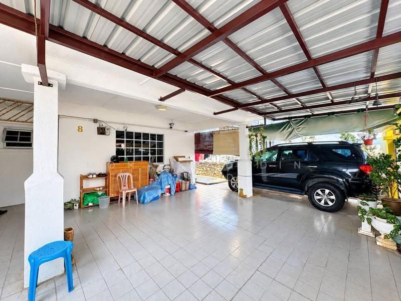 2-storey Terraced House for Sale in Bandar Country Homes (Rawang) - Mohammad Din Majid - Car Park - PropertyGuru.com.my