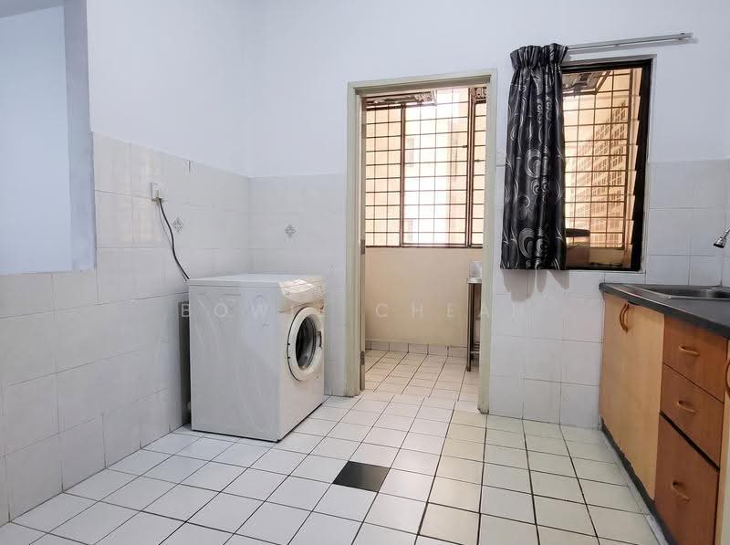 Kondominium untuk Dijual di Sunway Sutera Condominium - Bowie Cheah - Kitchen - PropertyGuru.com.my