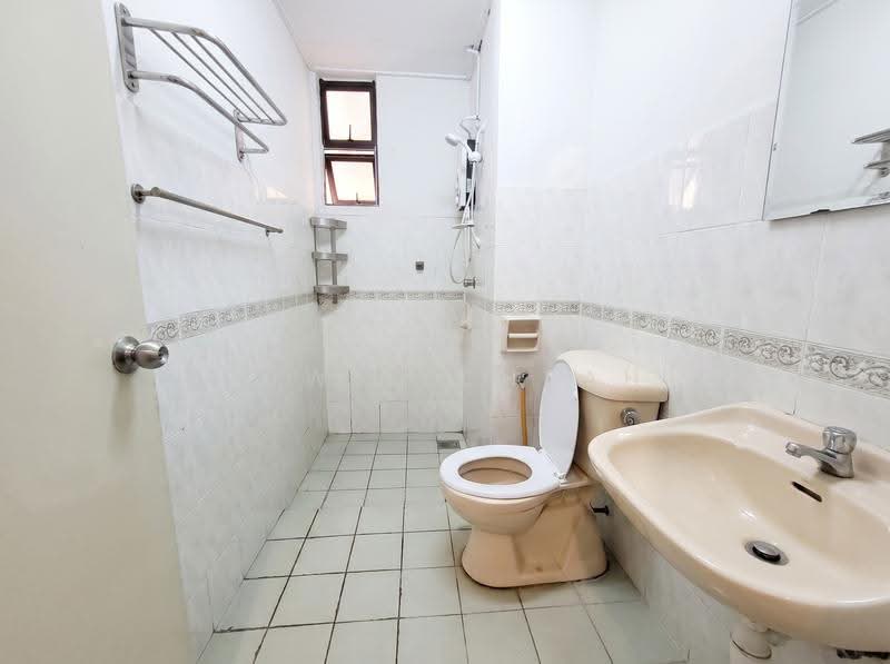Kondominium untuk Dijual di Sunway Sutera Condominium - Bowie Cheah - Bathroom - PropertyGuru.com.my