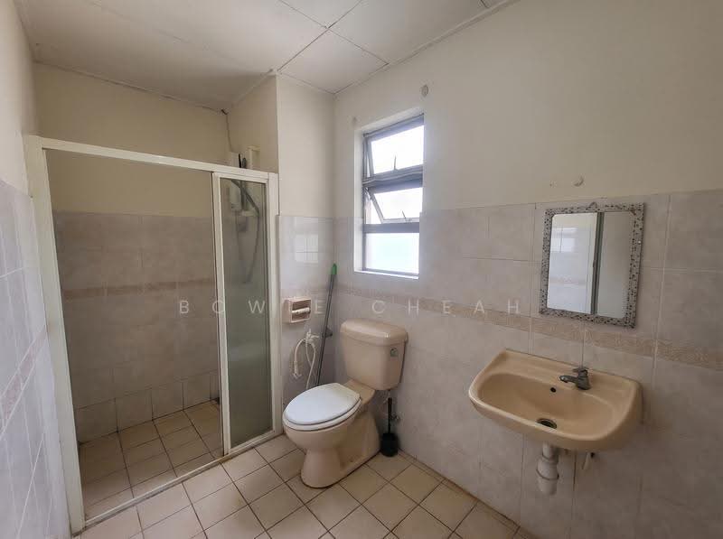 Kondominium untuk Dijual di Sunway Sutera Condominium - Bowie Cheah - Bathroom - PropertyGuru.com.my