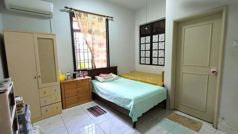 Rumah Teres 2-Tingkat untuk Dijual di Taman Molek (Johor Bahru) - Karl Lim - Bedroom - PropertyGuru.com.my
