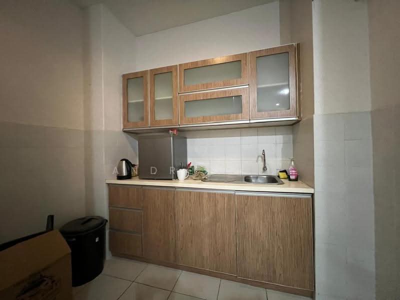 Kediaman Servis untuk Dijual di Cova Square - Andrea Hii - Kitchen - PropertyGuru.com.my